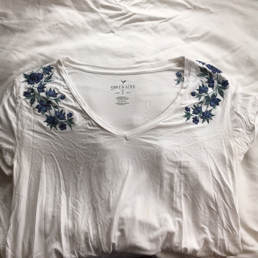White American Eagle T-shirt with embroidery